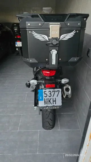 Suzuki V Strom 650 Negra-3.000 km. Nueva, impoluta
