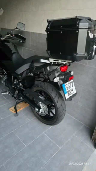 Suzuki V Strom 650 Negra-3.000 km. Nueva, impoluta