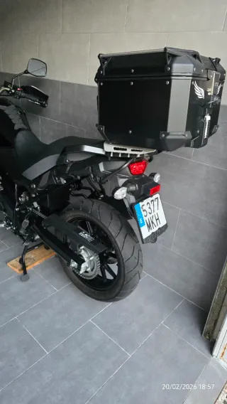 Suzuki V Strom 650 Negra-3.000 km. Nueva, impoluta