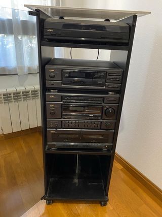 Cadena de música Aiwa CD y altavoces