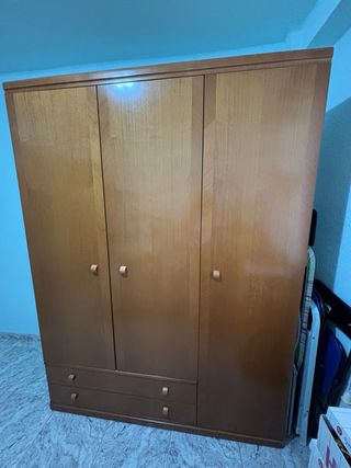 Armario de madera 3 puertas con cajones