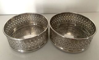 Par de posavasos botella vintage en metal plateado