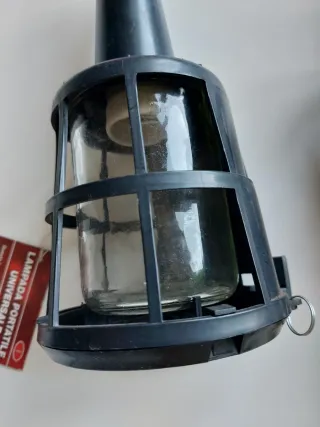 Lampada portatile universale nuova con cartellino.