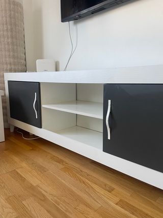 Mueble TV moderno blanco y negro