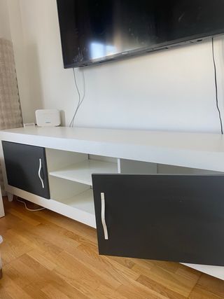 Mueble TV moderno blanco y negro