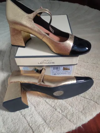 Zapatos Atelier La Touche dorados y negros