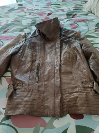 Chaqueta de piel marrón