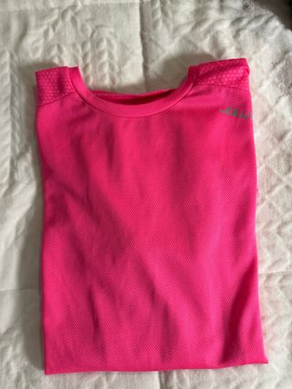 Camiseta deportiva rosa manga corta
