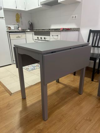 Mesa extensible Ikea HAUGAN + 2 sillas STEFAN