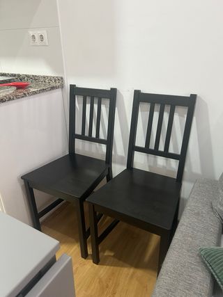 Mesa extensible Ikea HAUGAN + 2 sillas STEFAN