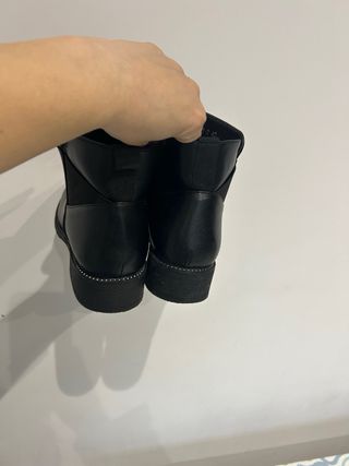 Stivaletti donna neri con borchie