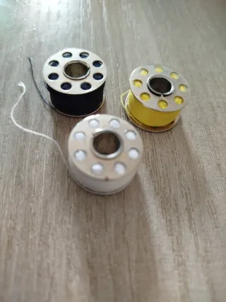 Macchina da cucire portatile a batteria