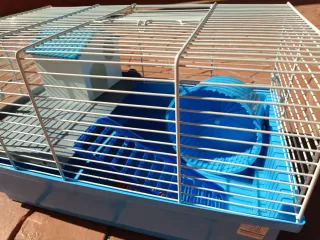 Jaula para roedores azul y blanca