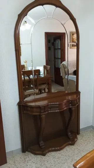 Mueble recibidor con espejo, entrada.