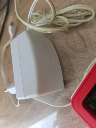 Raspberry Pi 3 Model B - Rojo/Beige