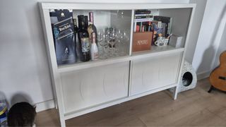 Mueble madera con vitrina