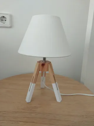 Lámpara de mesa trípode madera y tela