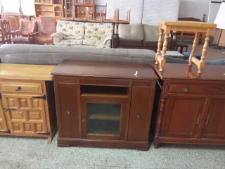Mueble TV rústico madera oscura con puerta cristal