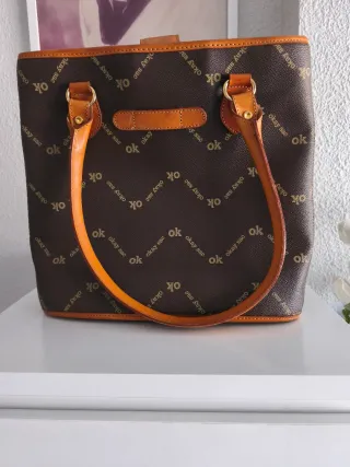 Bolso de piel marrón