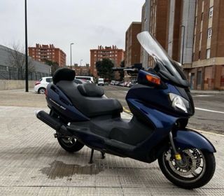 Suzuki Burgman 650 AN Maxi Scooter Azul