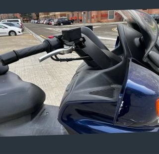 Suzuki Burgman 650 AN Maxi Scooter Azul