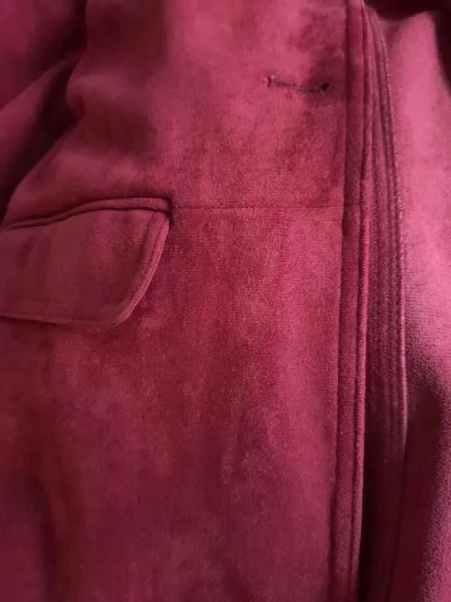 Abrigo Levita efecto ante, en color rojo oscuro