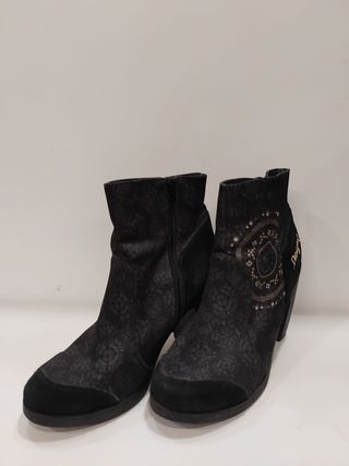Botines Desigual Negros Bordados