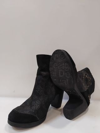 Botines Desigual Negros Bordados