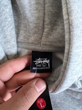 Sudadera Stussy Gris con Logo Rojo