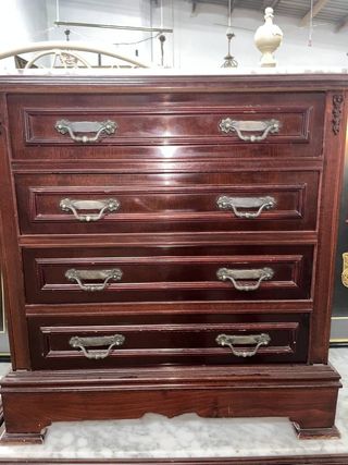 CÓMODA Y 2 MESITAS DE NOCHE