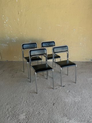 Sillas apilables estilo Bauhaus
