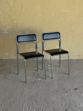 Sillas apilables estilo Bauhaus