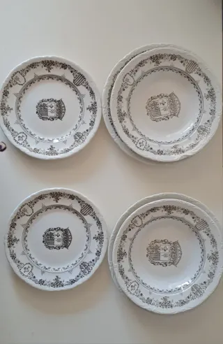 Vajilla de porcelana 2 servicios.