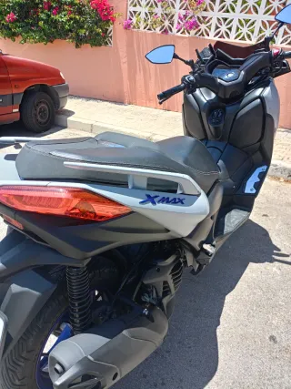 Yamaha XMAX Maxi Scooter Automática