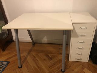 Mesa de escritorio regulable en altura y cajonera