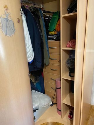 Armario esquinero + cajonera incluida + cama doble