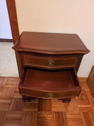 Cabeceros y mesita de noche de madera