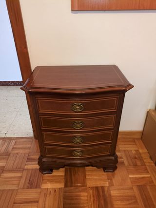 Cabeceros y mesita de noche de madera