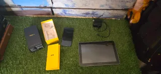Xiaomi Poco F2 Negro y tablet Samsung