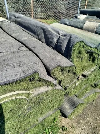 Césped artificial en rollos