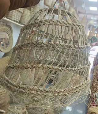 Lámpara de esparto artesanal
