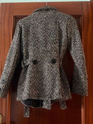 Abrigo de paño botones y cinturón