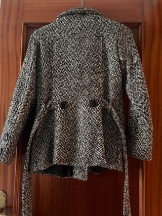 Abrigo de paño botones y cinturón