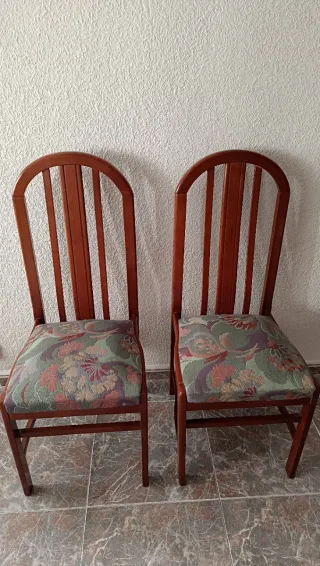 Sillas de comedor de madera con tapizado