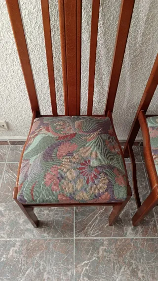 Sillas de comedor de madera con tapizado