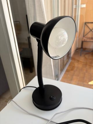 Lámpara de escritorio negra flexible