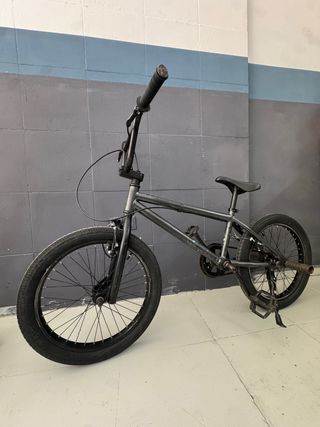 Bicicleta BMX gris
