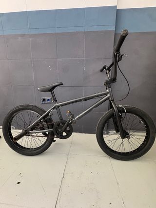 Bicicleta BMX gris