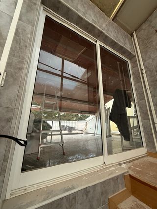 Puerta corredera de aluminio