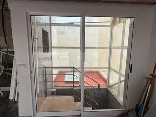 Puerta corredera de aluminio